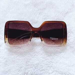 Junia Clear Brown Oversized Sunglasses